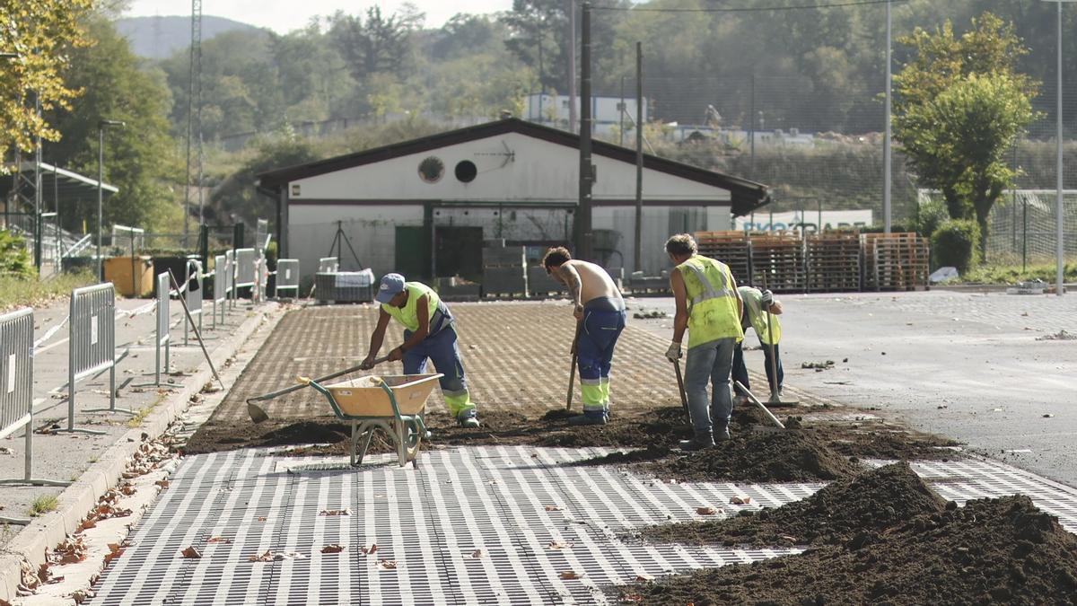 Obras en el aparcamiento de Zarkumendegi.