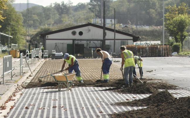Obras en el aparcamiento de Zarkumendegi.