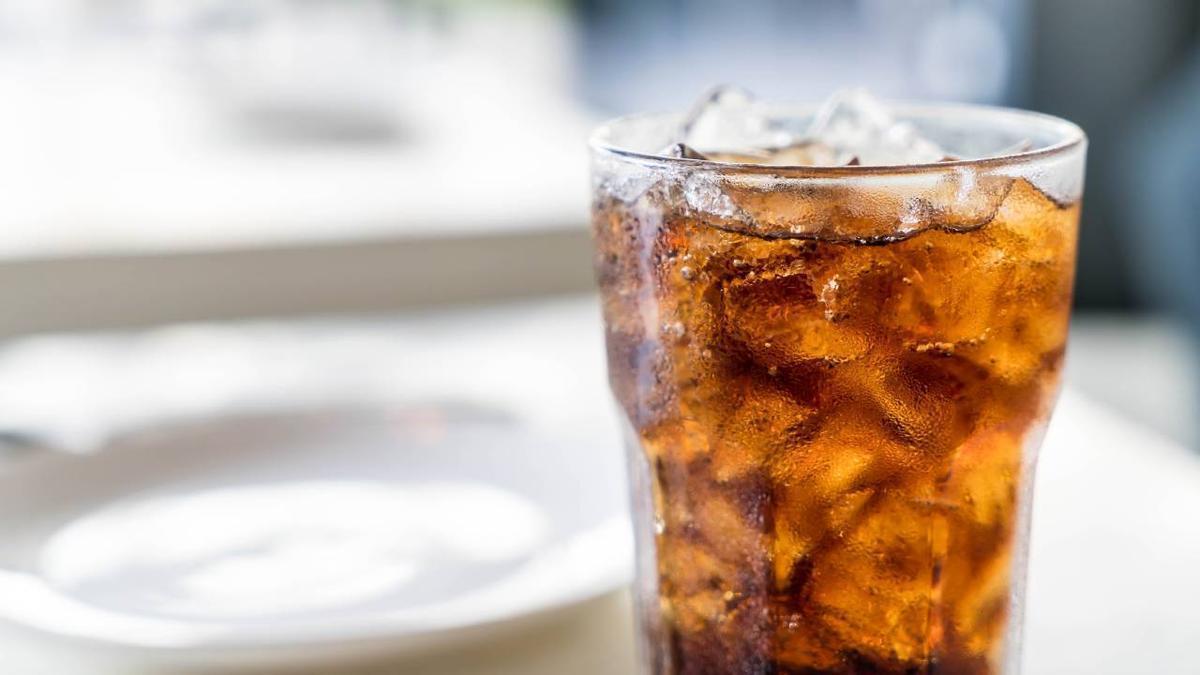 ¿A cuantas tazas de café equivale una lata de Coca-Cola?