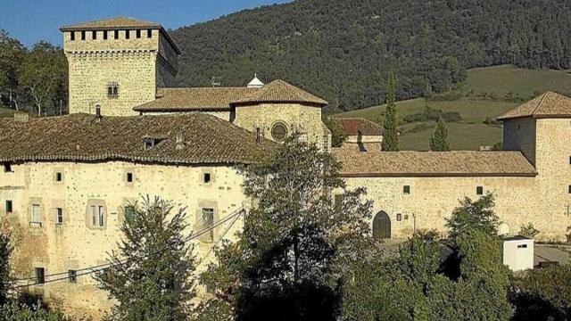 Vista del conjunto monumental de Quejana, en Aiara.
