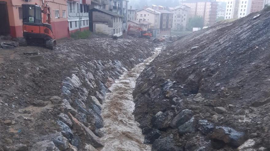 La regata de Eitzaga, durante la tromba de agua del lunes.