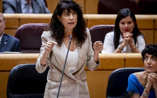 La ministra de Igualdad, Ana Redondo, interviene durante una sesión de control al Gobierno en el Senado.