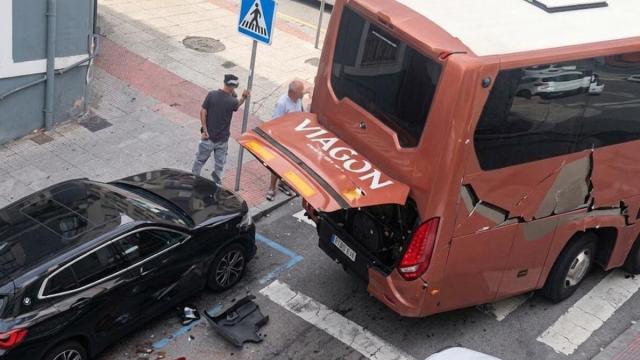 El impactante golpe de una autocaravana a un coche en Santander que ya es viral