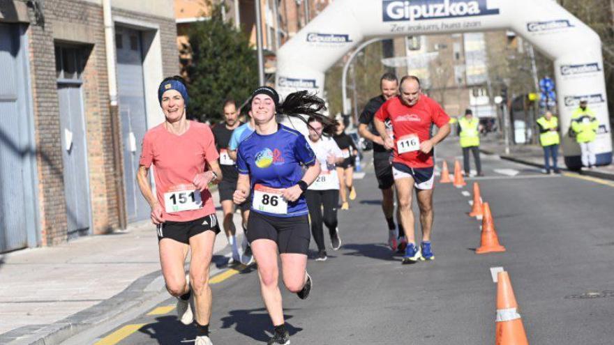 Multitudinaria San Silvestre en Beasain para despedir el 2024
