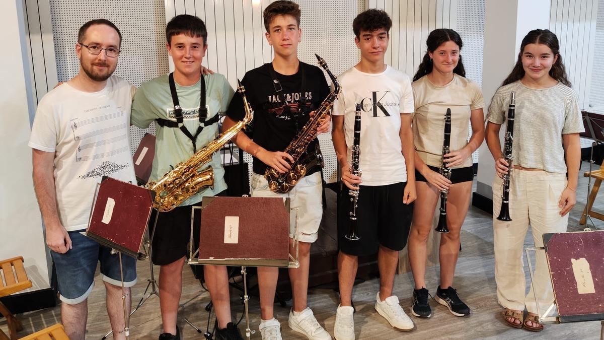 Gaizka Urzelai, Ekain Irizar, Beñat Legorburu, Aratz De Manueles, Uxue Vivas eta Oihana Bolinaga debutarán este domingo en la banda.