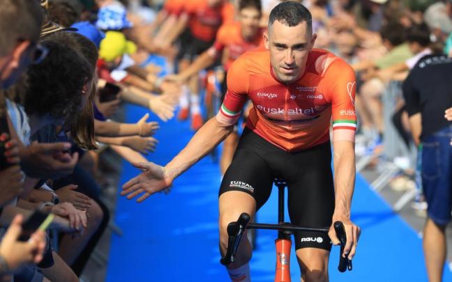 Txomin Juaristi seguirá dos campañas más en el equipo vasco.