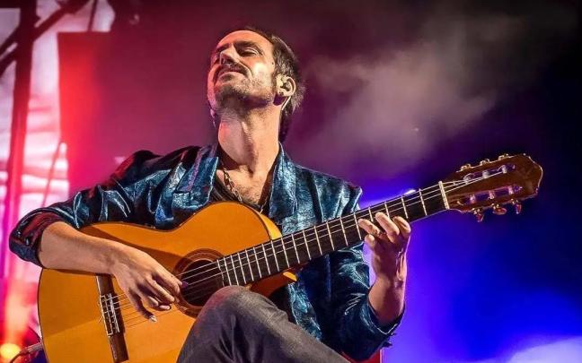 Víctor Iniesta, guitarrista, compositor y cantante madrileño.