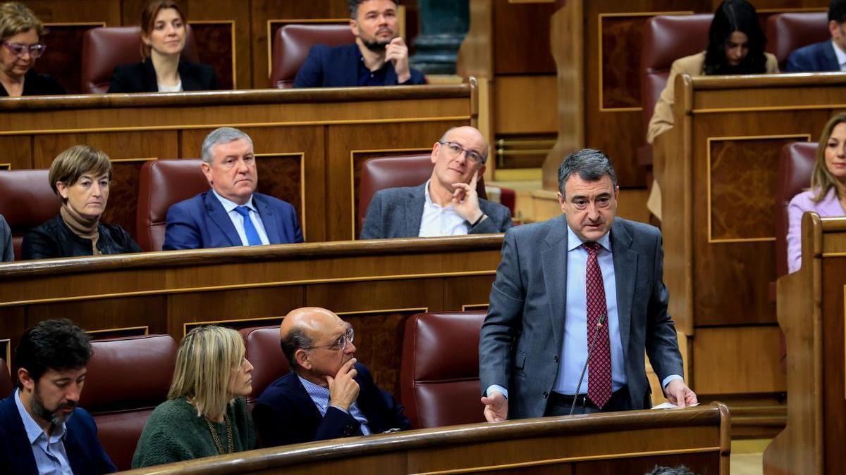 Aitor Esteban ha preguntado a Sánchez por el cambio de postura del Estado francés.