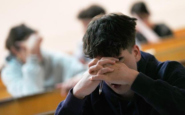Alumnos durante el primer día de la PAU de 2025
