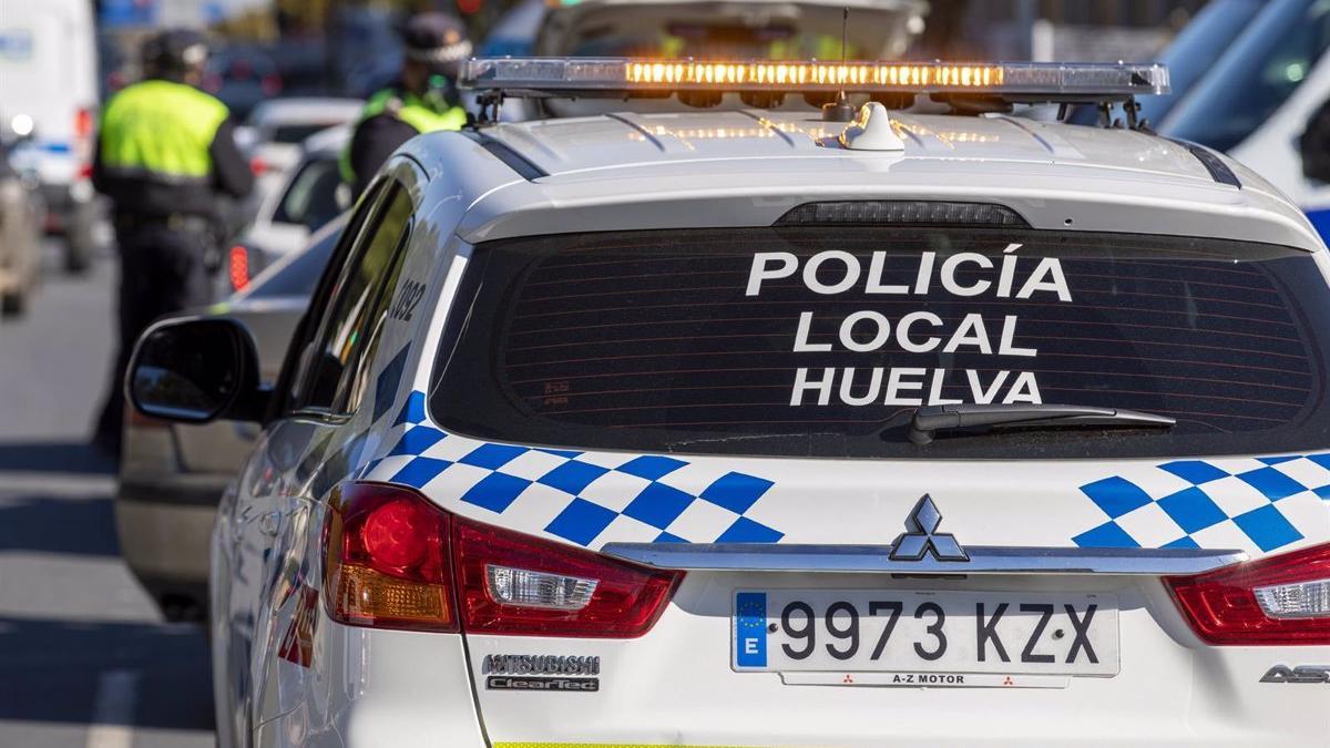 Aparece una mujer muerta flotando en aguas junto a la carretera del Espigón  de Huelva - Onda Vasca