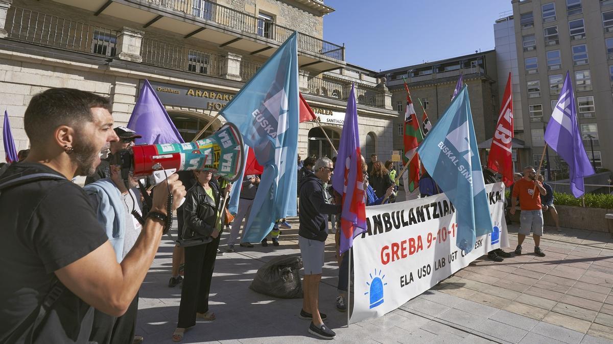 Manifestación de los trabajadores de transporte sanitario que se encuentran en huelga.