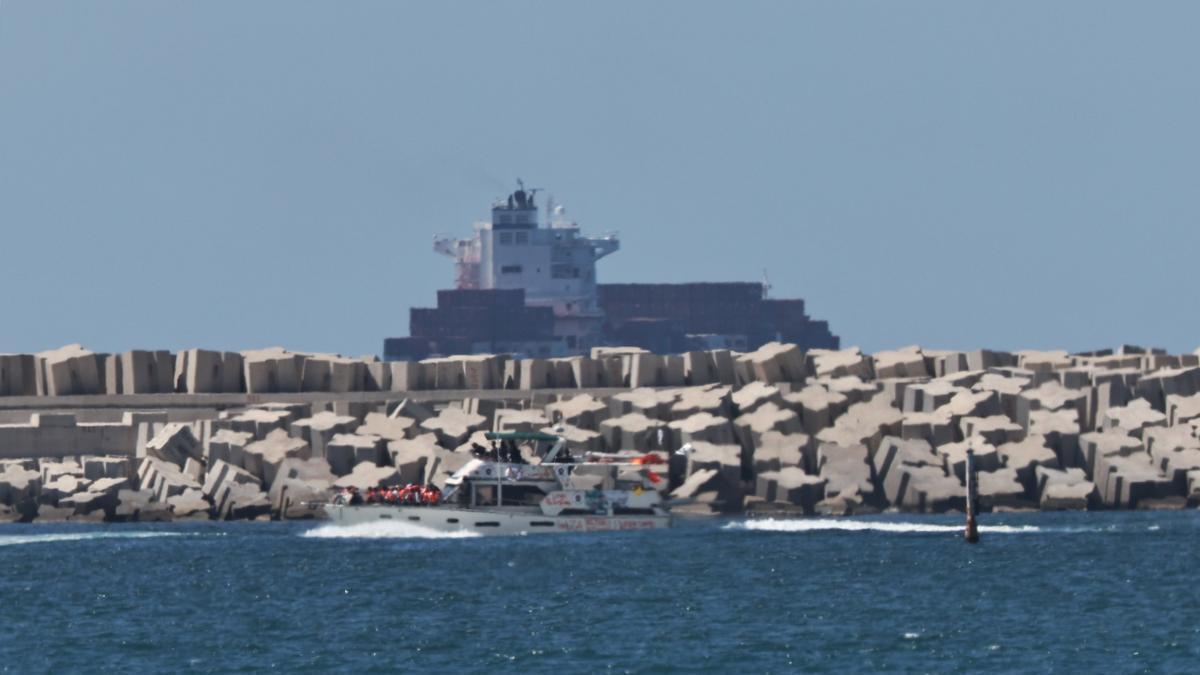Un baco de la Global Sumud Flotilla a su llegada al puerto de Ashdod tras ser interceptado por Israel.