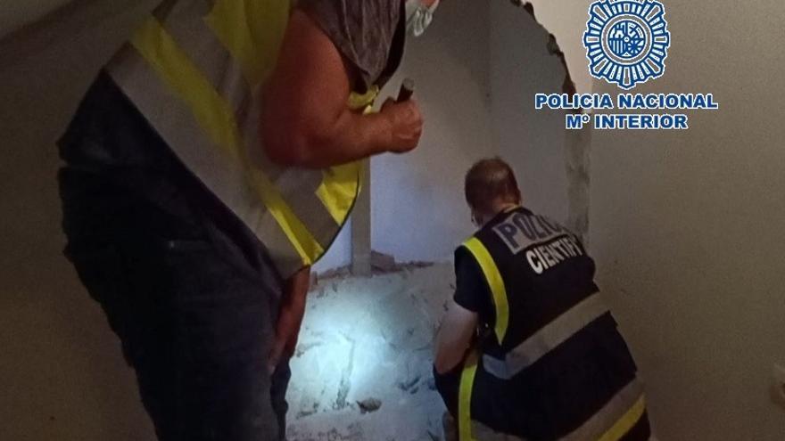 Agentes hallan un cadáver emparedado en Torremolinos.
