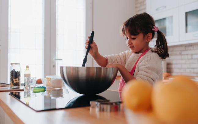 Aprender a cocinar desde niños es clave en la educación. / M.R.D./Freepik Aprender a cocinar desde niños es clave en la educación.