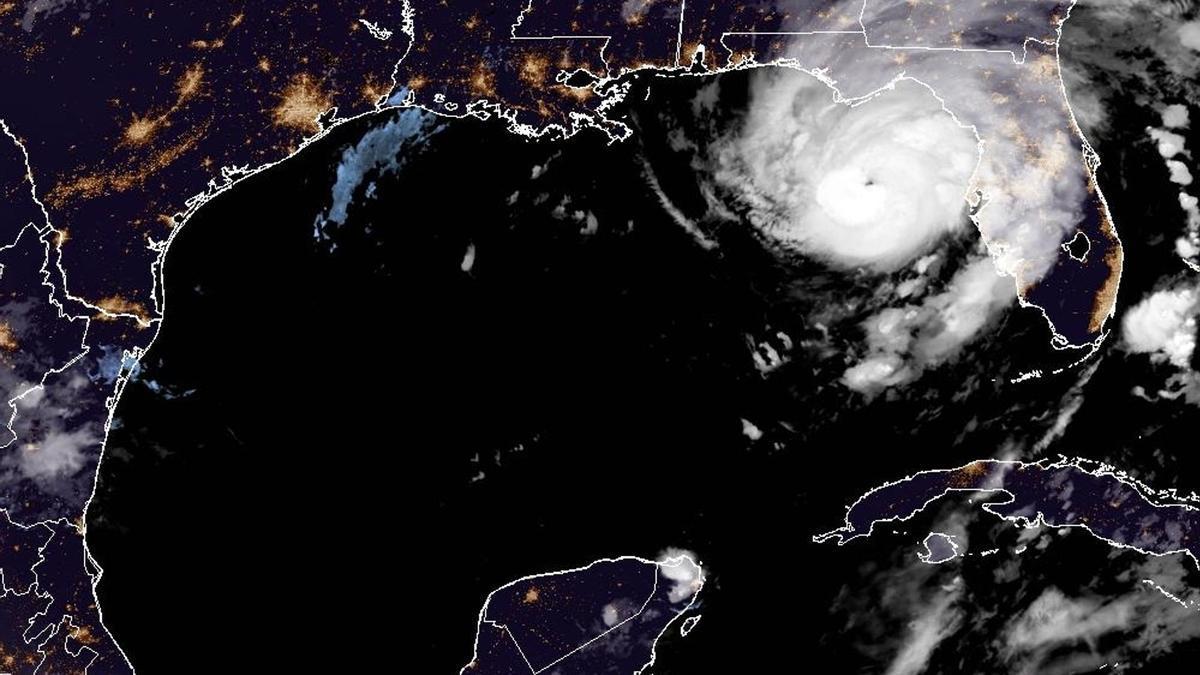 Fotografía satelital de la tormenta tropical Idalia