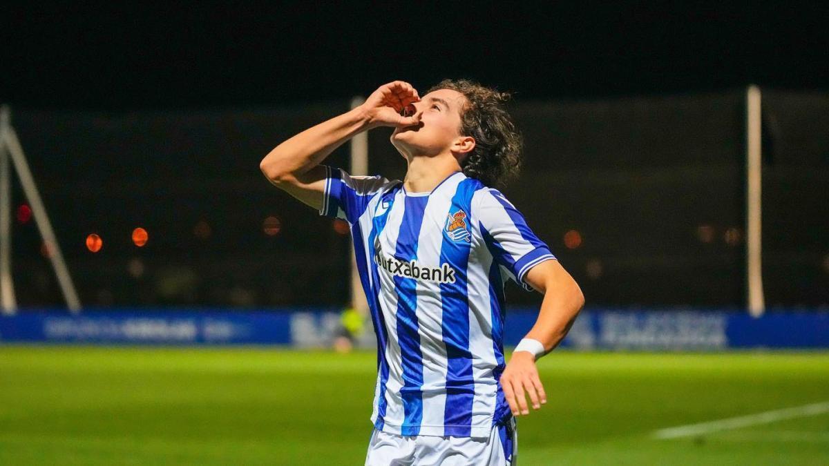 Dani Díaz celebra un gol con la txuri-urdin. / N.G.