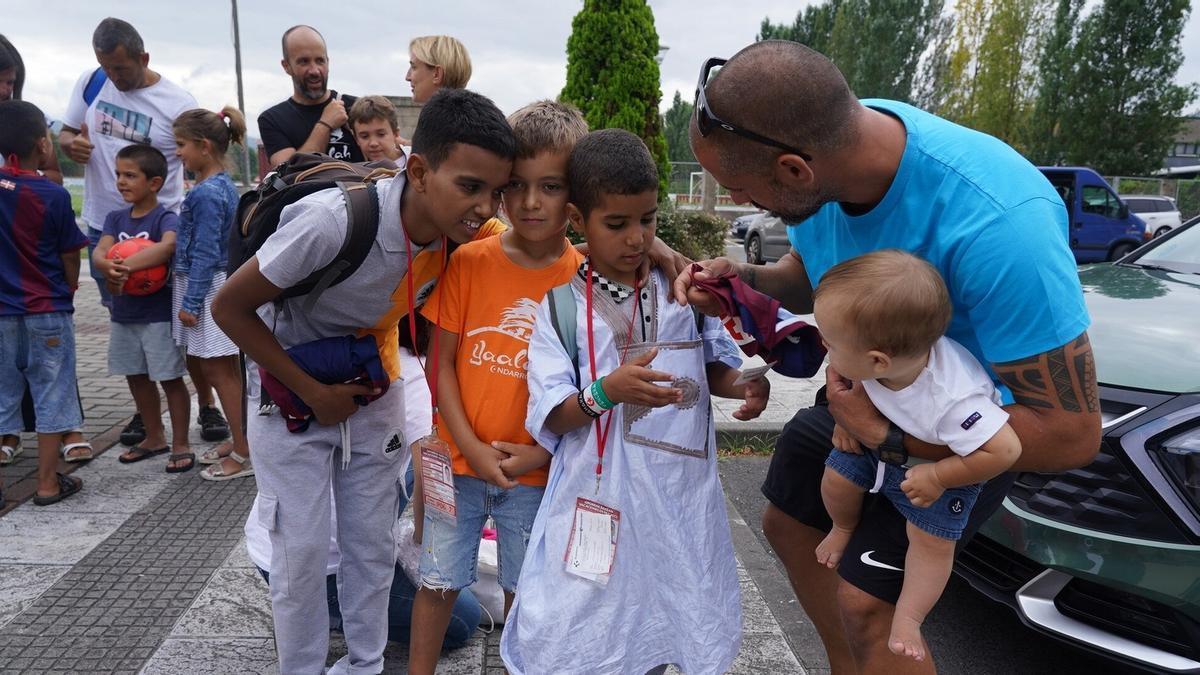 Algunos de los niños saharauis que disfrutaron del pasado verano en Bizkaia tras dos años en los que se suspendieron las acogidas por la pandemia.