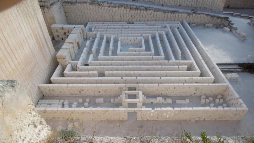 El Laberinto de Piedra de lithica remite casi inmediatamente al que habitaba el minotauro.