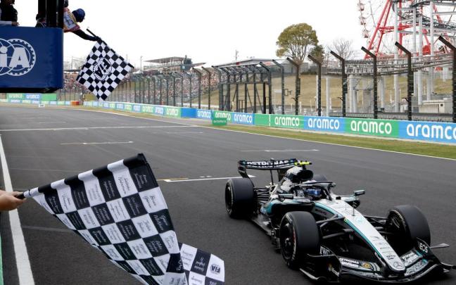 Kimi Antonelli cruza la meta del Gran Premio de Japón.