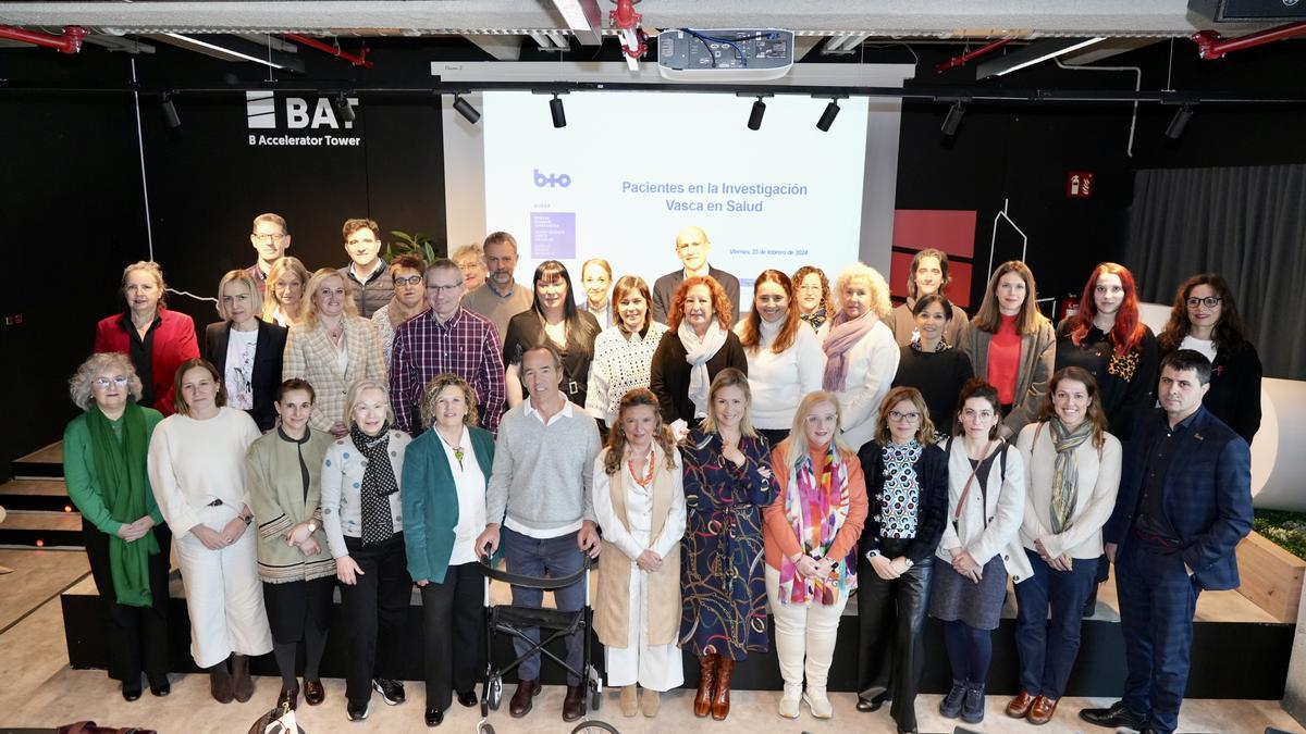 Más de medio centenar de personas de asociaciones vascas de pacientes y familiares de personas con diferentes enfermedades han participado en el encuentro de este viernes.
