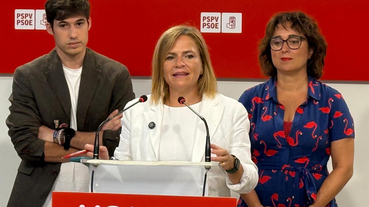 La secretaria de Igualdad del PSOE, Pilar Bernabé, asegura que hay 4.800 pulseras funcionan ahora.