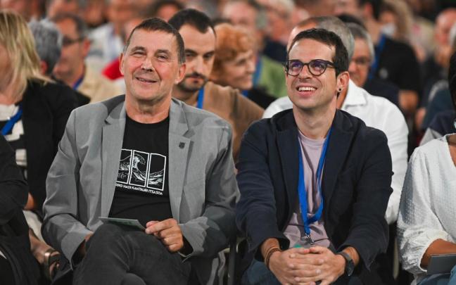 El secretario general de EH Bildu, Arnaldo Otegi, con el portavoz parlamentario, Pello Otxandiano