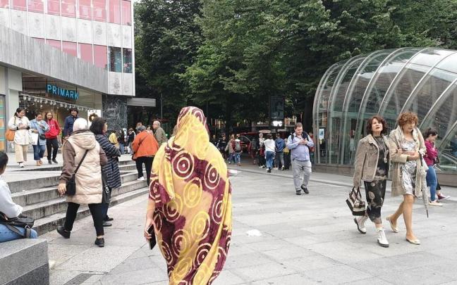 Una mujer musulmana en un calle de Euskadi.