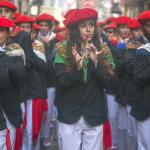 Desfile de la compañia Jaizkibel del alarde mixto en Hondarribia.