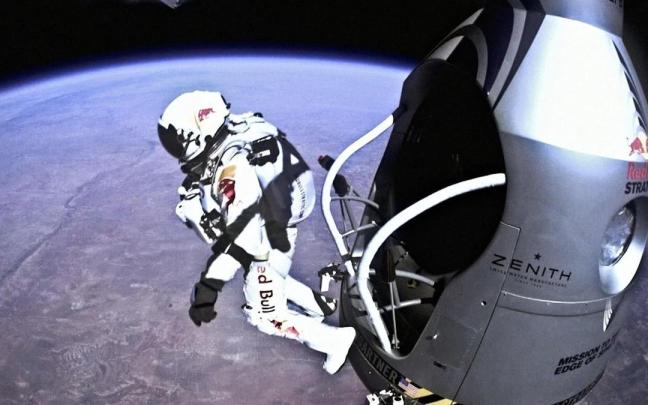 Baumgartner saltó desde la estratosfera a 38.964 metros de altura.