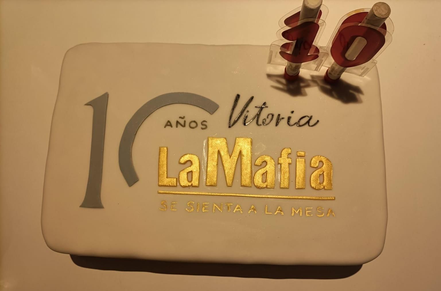 Tarta del décimo aniversario del restaurante La Mafia se Sienta a la Mesa.
