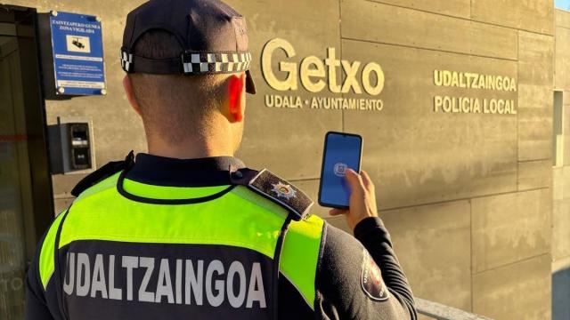 Imagen de archivo de un agente de la Policía Local de Getxo.