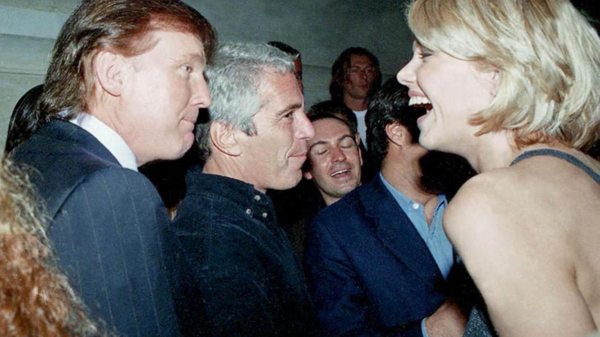 Donald Trump, junto a Epstein.