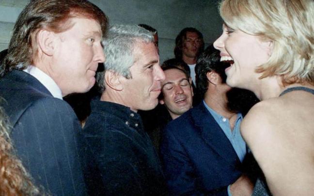 Donald Trump, junto a Epstein.