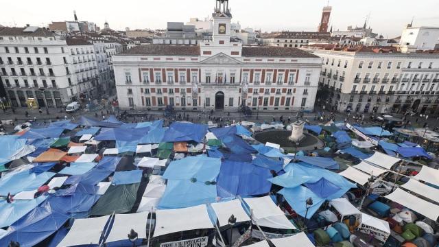 En imágenes: Más de mil acampados en Sol tras la tercera noche de protestas