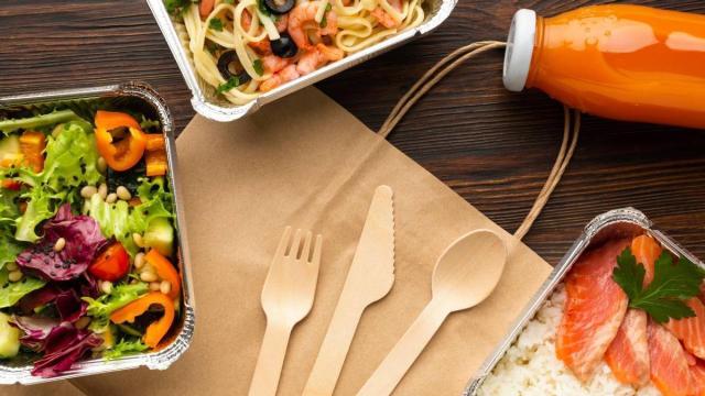 Una serie de platos preparados para su consumo