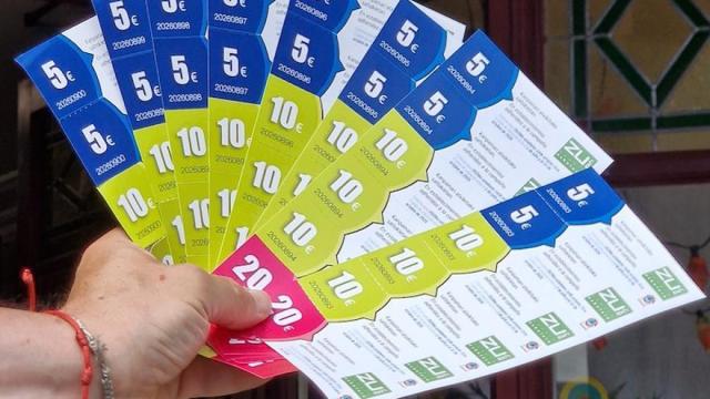 Los bonos que repartirá el Ayuntamiento.