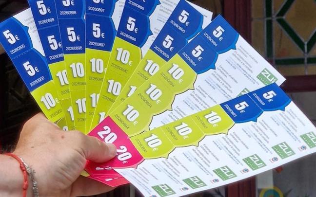 Los bonos que repartirá el Ayuntamiento.