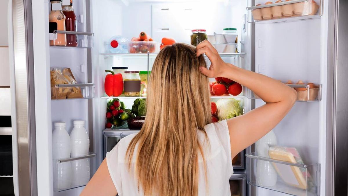 Cuando una persona siente hambre, provocada por estrés, hábitos o puro aburrimiento, se vuelve más sensible a los estímulos asociados con la comida.