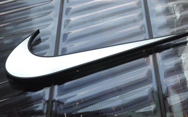 La Administración Trump investiga a Nike por supuesta discriminación laboral contra trabajadores blancos.