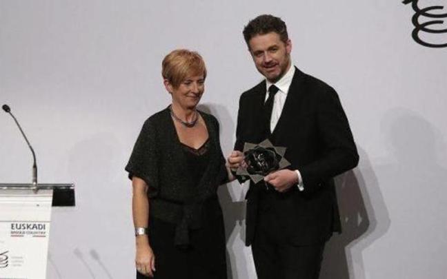 Jock Zonfrillo recibiendo el Basque Culinary World Prize.