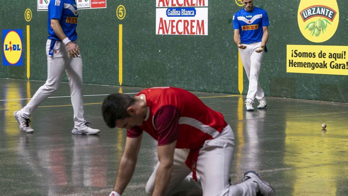 Ezkurdia-Rezusta superan a Peña II-Albisu en la primera jornada de la liguilla de semifinales del Parejas en el frontón Ogueta de Gasteiz.