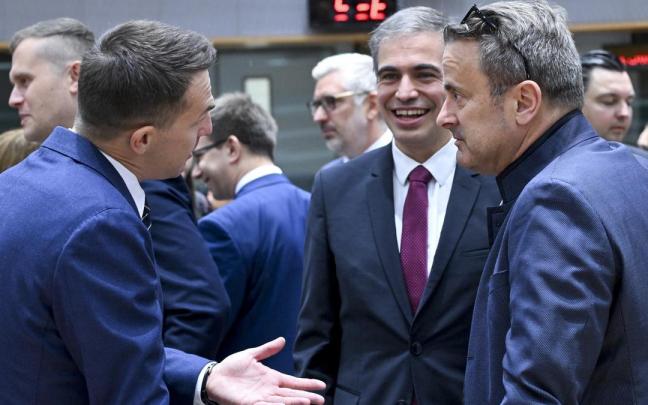 El secretario de Estado para la UE, Fernando Sampedro, conversa con otros ministros en el Consejo de Asuntos Generales de la UE en Bruselas en julio del año pasado.