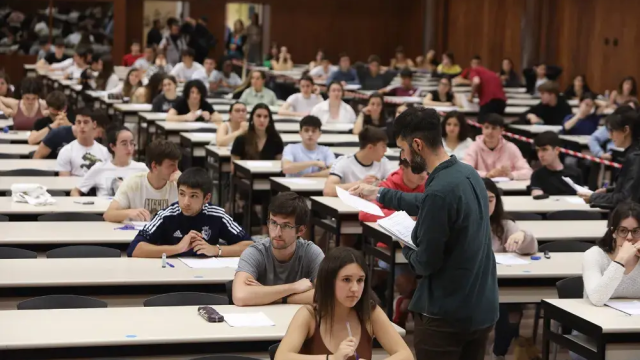 Alumnos de Bachiller se examinan de la EvAU. Foto: UPNA Alumnos de Bachiller se examinan de la EvAU. Foto: UPNA