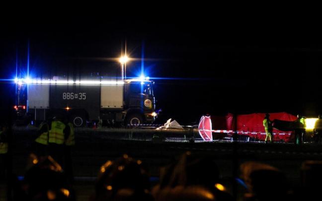 Imagen del lugar del accidente donde un piloto polaco ha perdido la vida practicando para una exhibición con un F-16