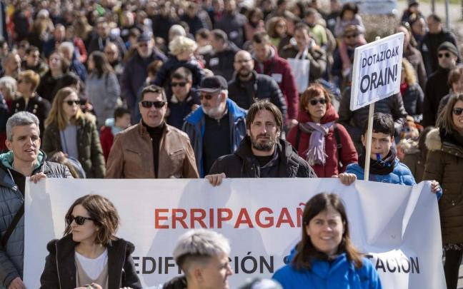 Manifestación vecinal el pasado sábado para reivindicar servicios en Erripagaña. Manifestación vecinal el pasado sábado para reivindicar servicios en Erripagaña.