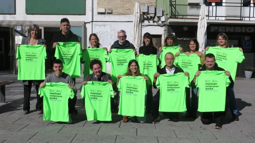 Aurkezpenean parte hartu duten lagunak.