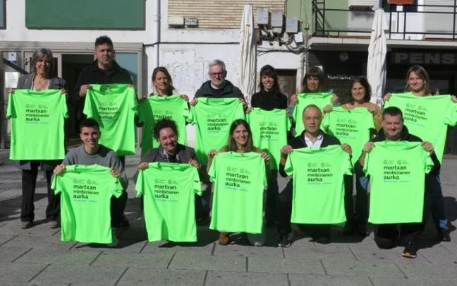 Aurkezpenean parte hartu duten lagunak.