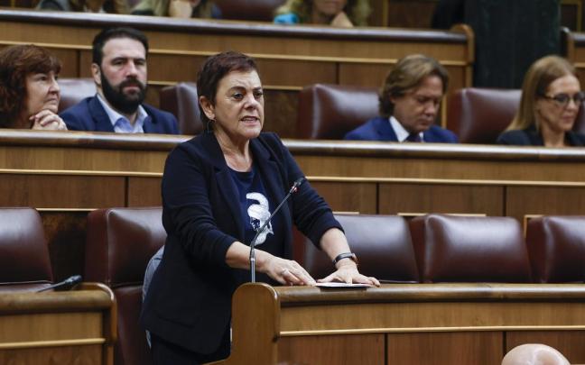 La portavoz de EH Bildu, Mertxe Aizpurua, interviene durante la sesión de control al Ejecutivo que se celebra este miércoles en el Congreso.