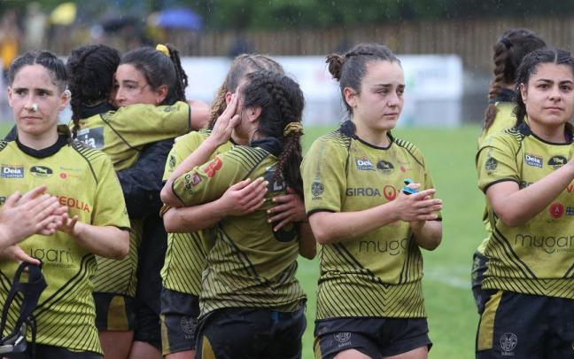 Las jugadoras del Getxo se lamentan de la derrota. Las jugadoras del Getxo se lamentan de la derrota.