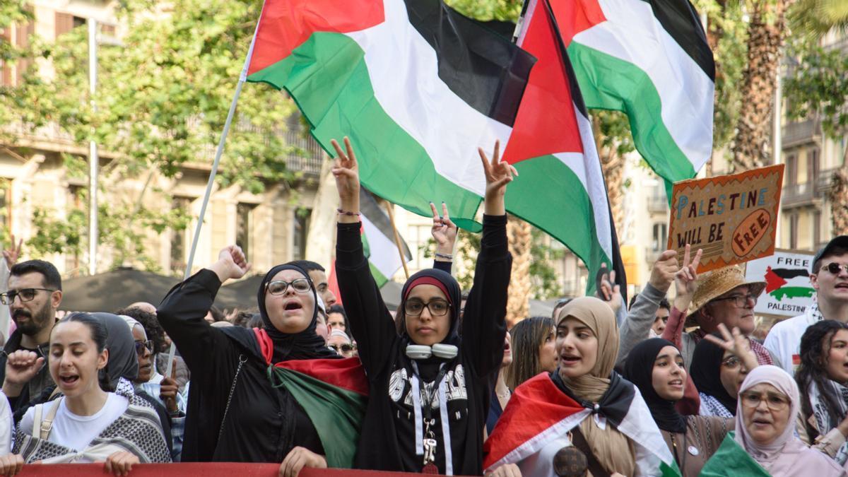 Decenas de personas durante una manifestación a favor de Palestina.